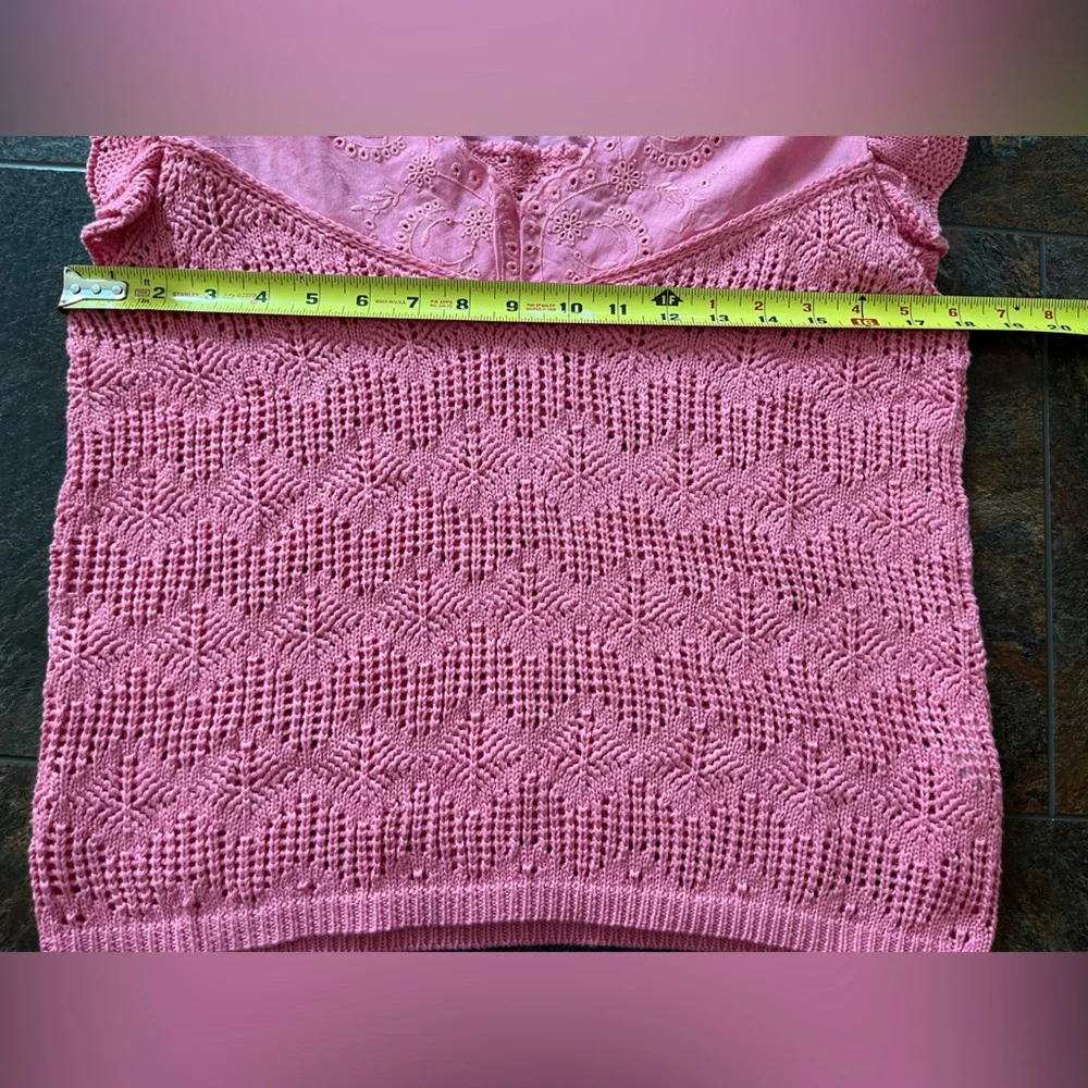 New women’s Adiva V neck pink open weave crochet flutter sleeve sweater. Medium